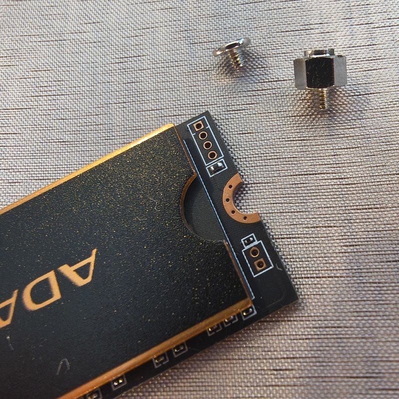 Adata Legend 900 with heatsink