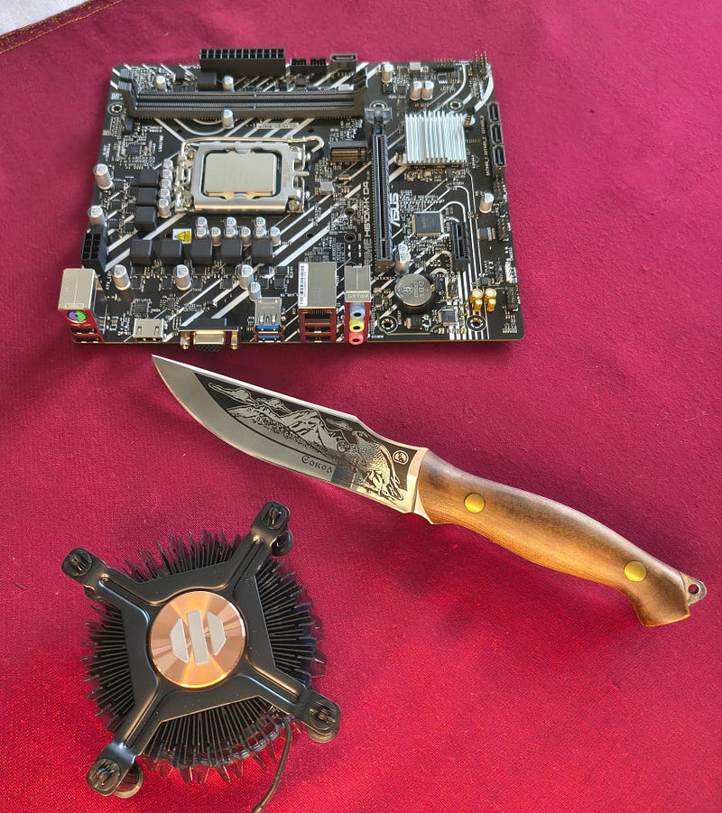 Kizlyar hunting knife works best with stubborn things.